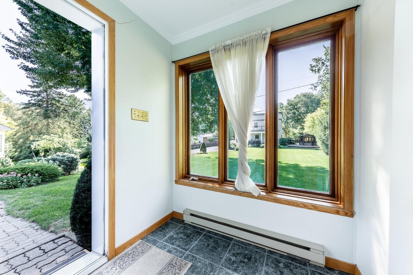 Hall - 185 Rue Harris, Saint-Jean-Sur-Richelieu, QC - Indoor Photo Showing Other Room