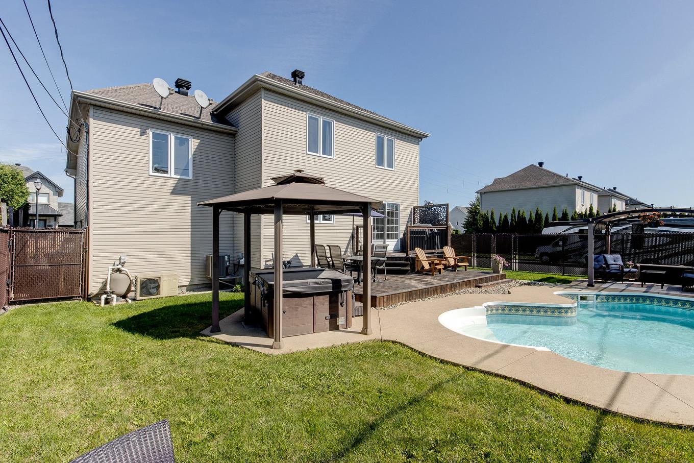 Overall view - 847 Rue Du Biat, Saint-Jean-Sur-Richelieu, QC - Outdoor With In Ground Pool