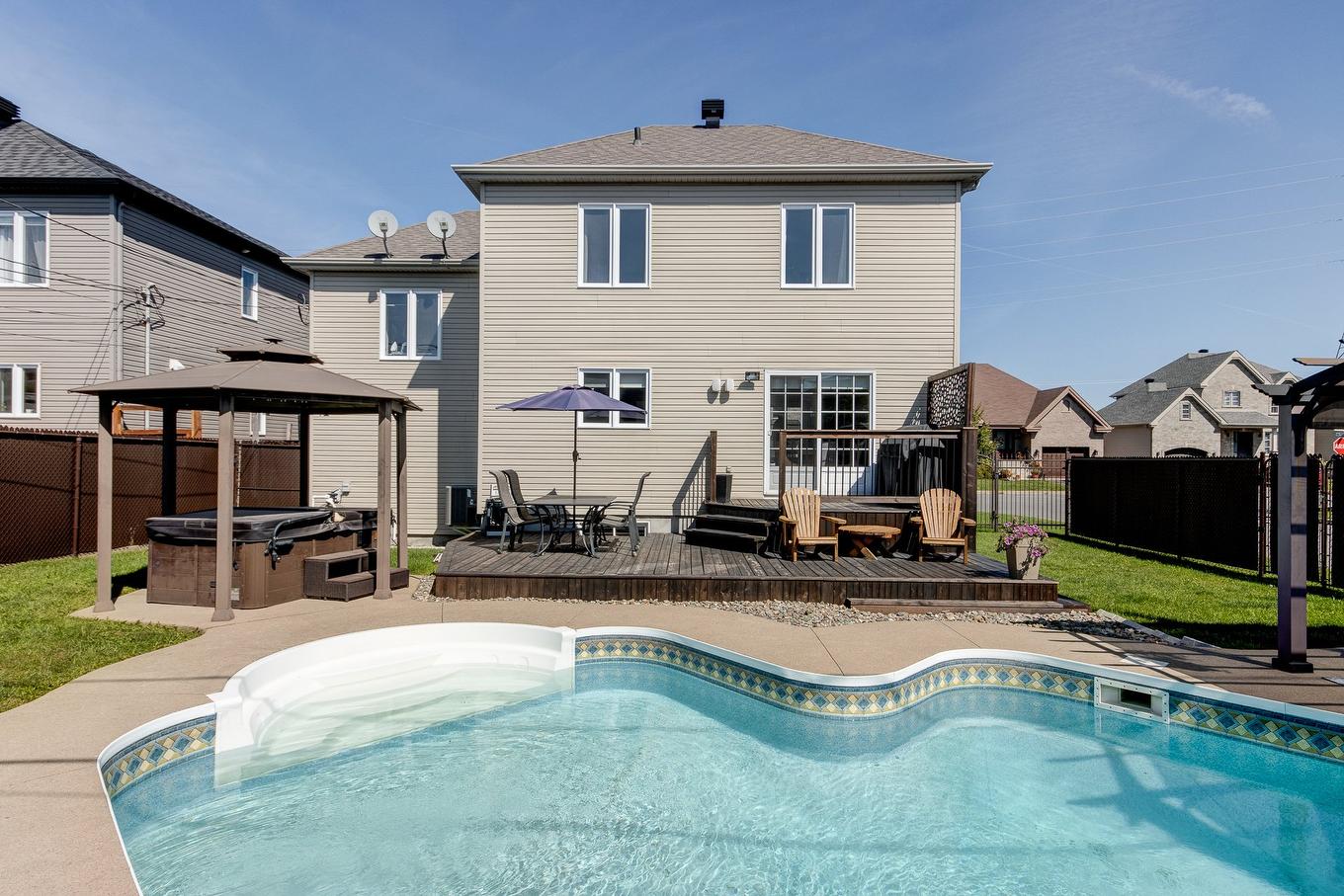 Vue d'ensemble - 847 Rue Du Biat, Saint-Jean-Sur-Richelieu, QC - Outdoor With In Ground Pool