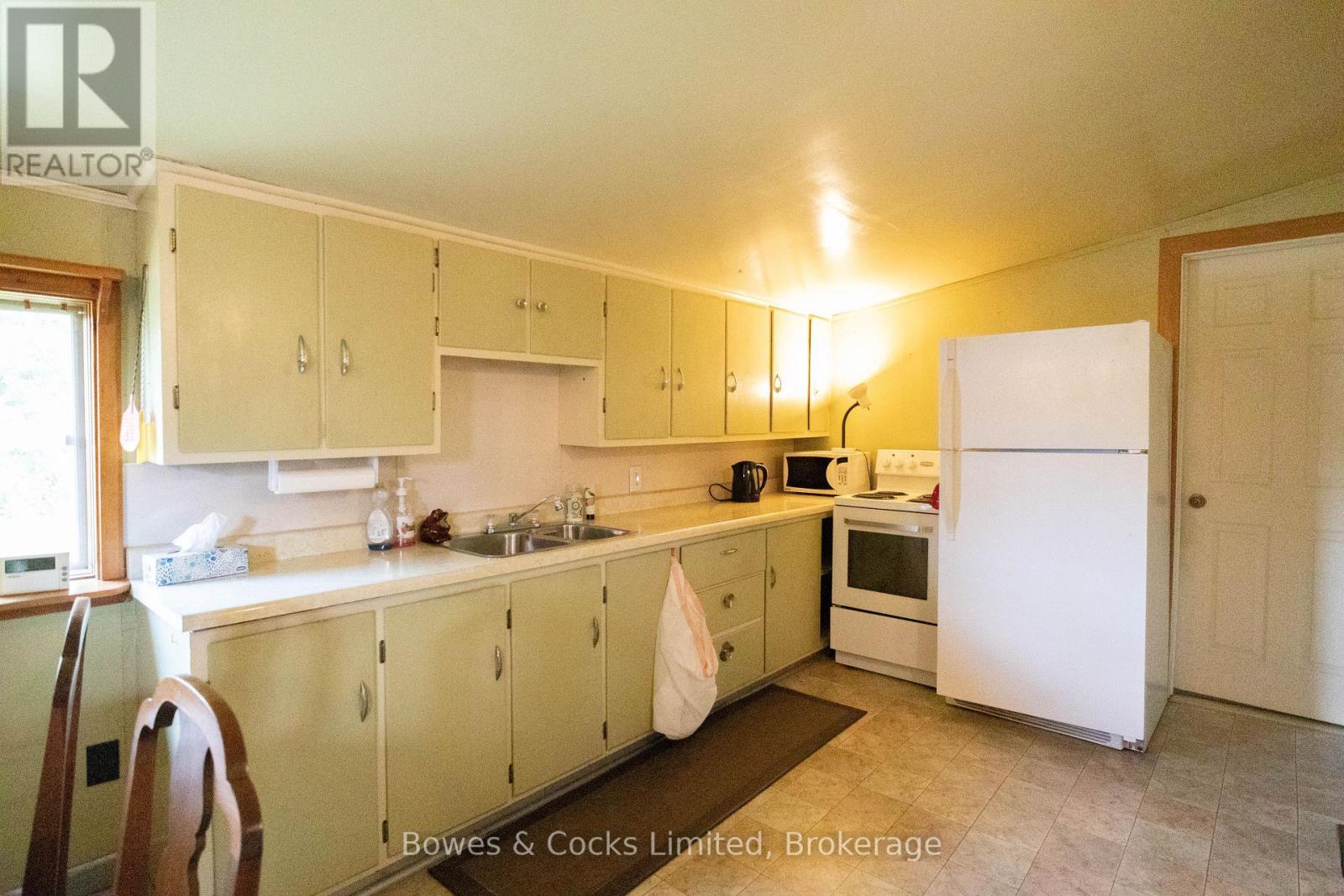 33023 Highway 62, Hastings Highlands (Wicklow Ward), ON - Indoor Photo Showing Kitchen With Double Sink