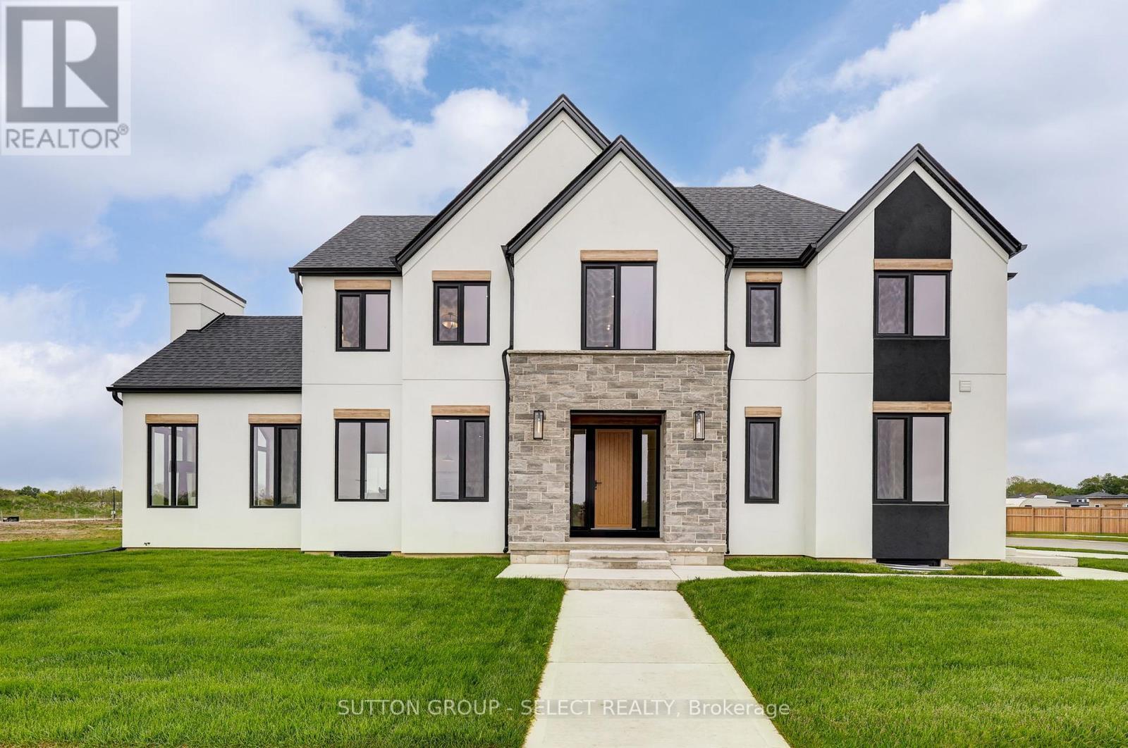 2 Five Stakes Street, Southwold, ON - Outdoor With Facade