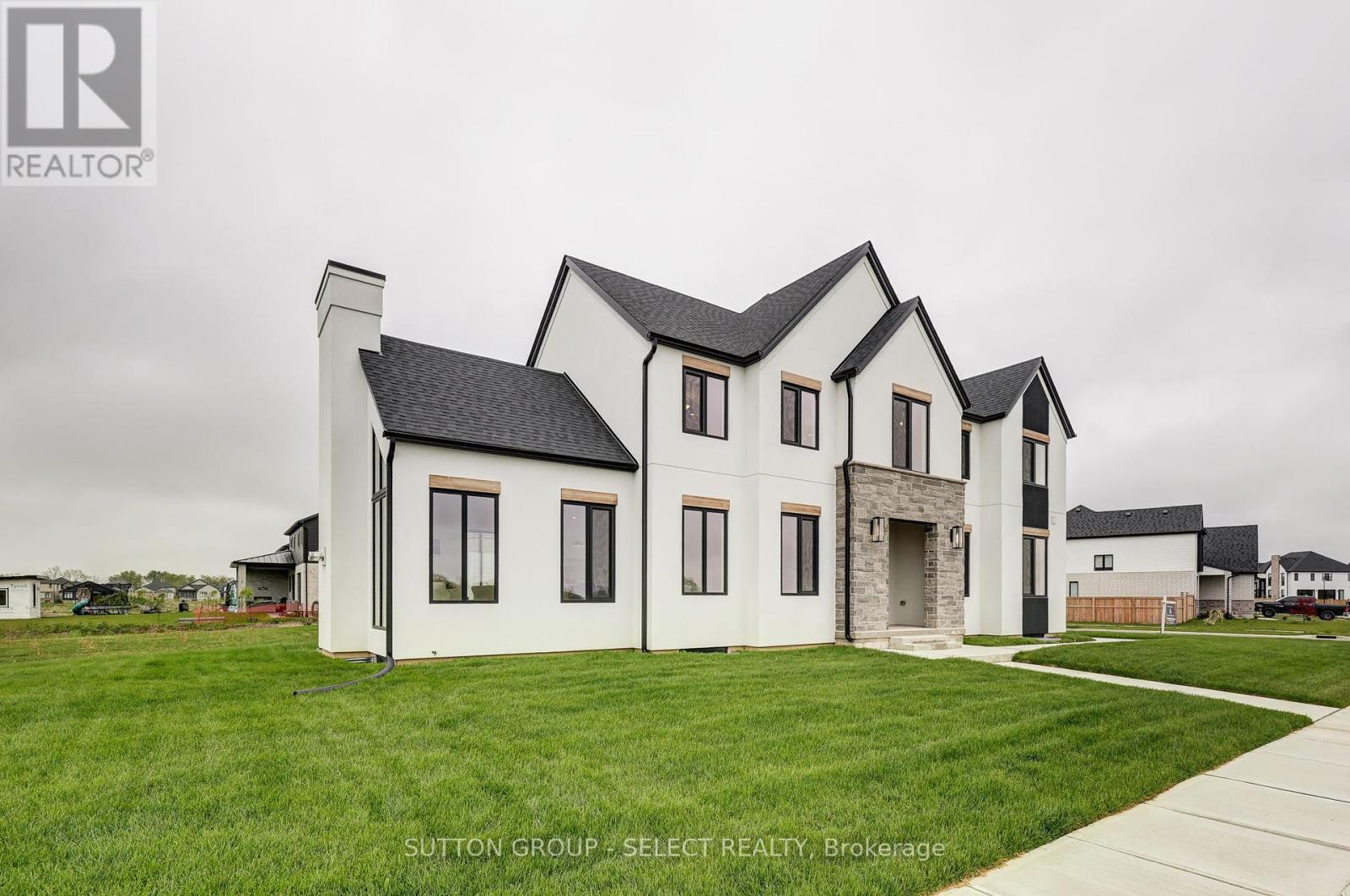 2 Five Stakes Street, Southwold, ON - Outdoor