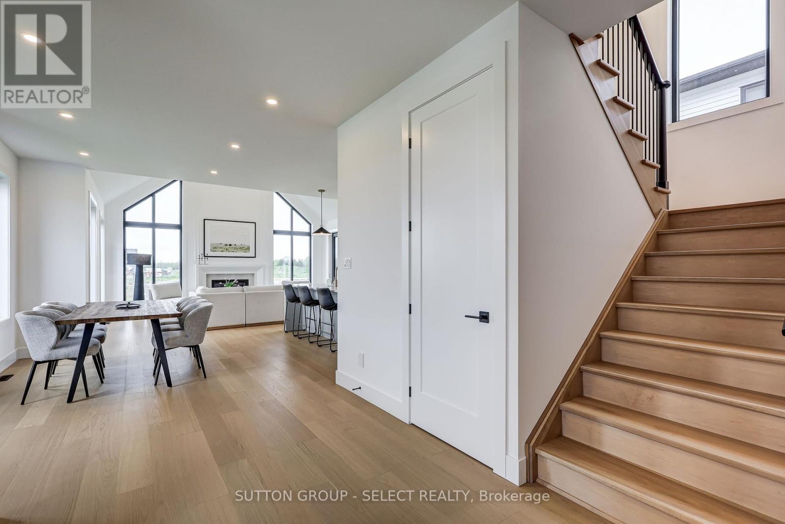 2 Five Stakes Street, Southwold, ON - Indoor Photo Showing Other Room