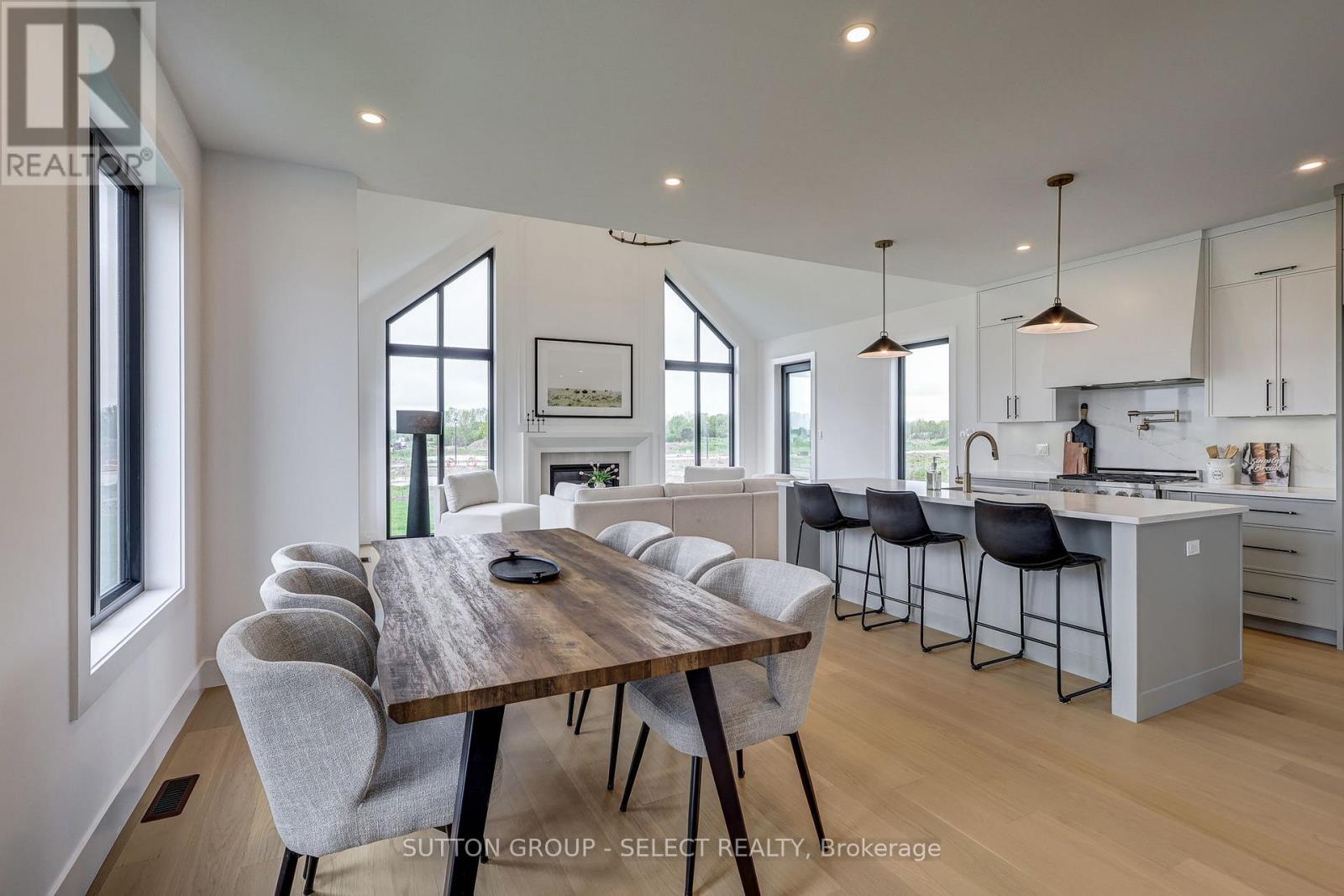 2 Five Stakes Street, Southwold, ON - Indoor