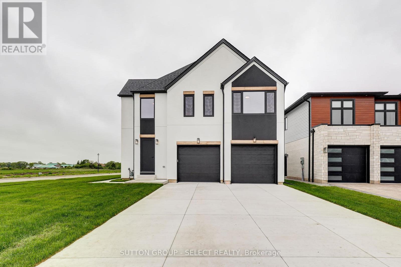 2 Five Stakes Street, Southwold, ON - Outdoor With Facade