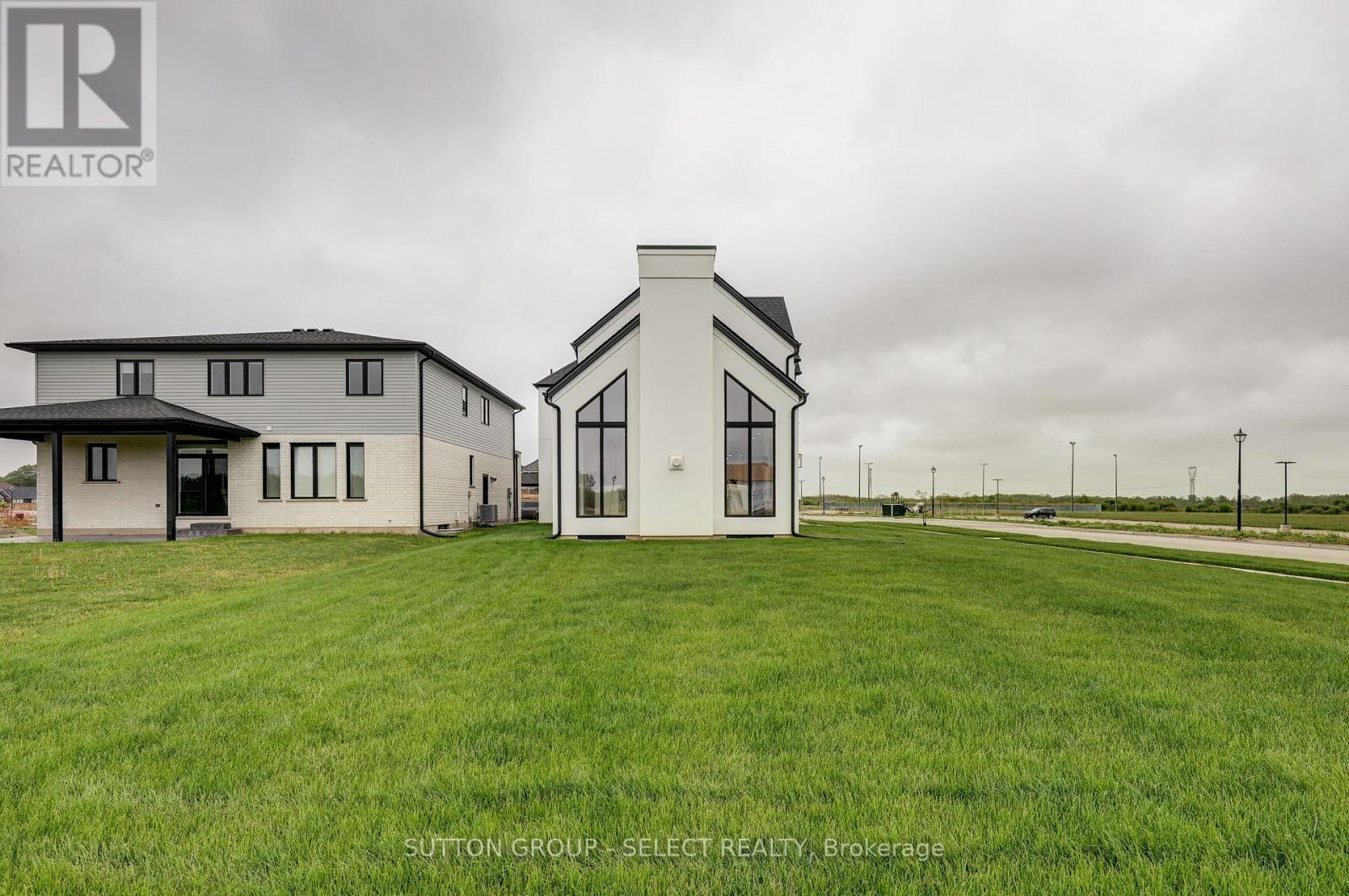 2 Five Stakes Street, Southwold, ON - Outdoor