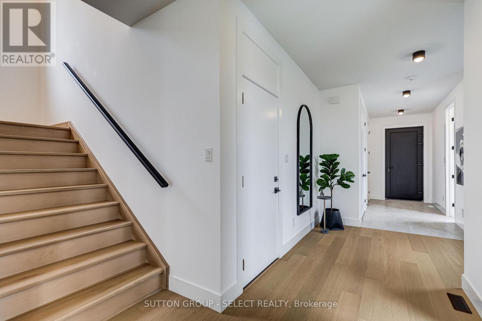 2 Five Stakes Street, Southwold, ON - Indoor Photo Showing Other Room