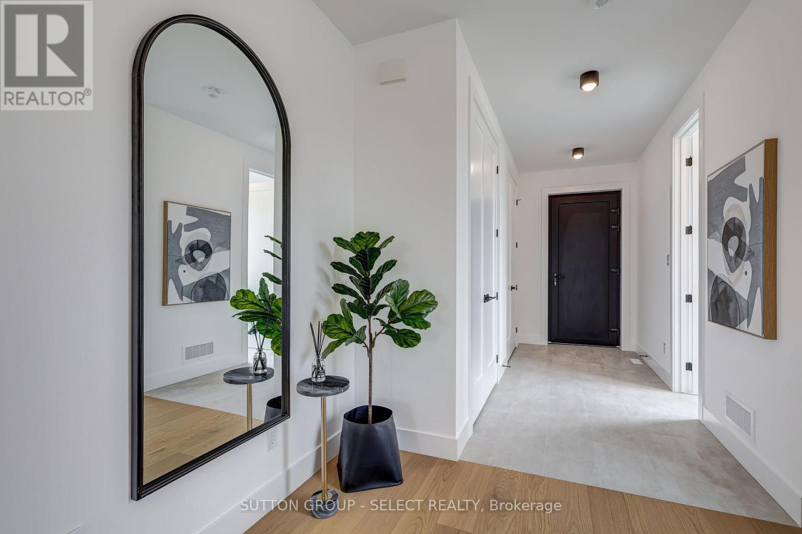 2 Five Stakes Street, Southwold, ON - Indoor Photo Showing Other Room