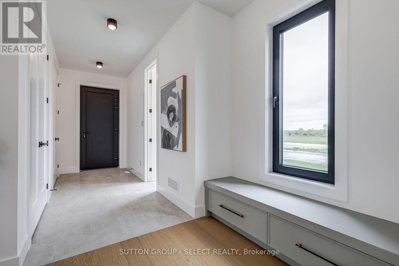 2 Five Stakes Street, Southwold, ON - Indoor Photo Showing Other Room