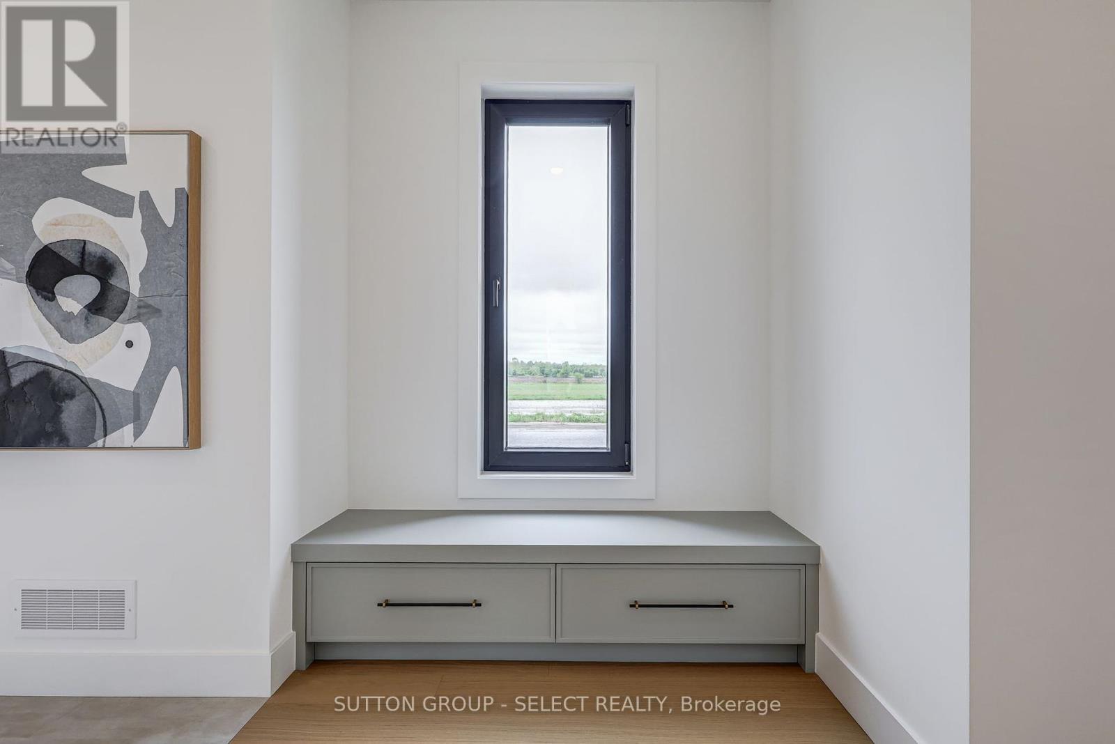 2 Five Stakes Street, Southwold, ON - Indoor Photo Showing Other Room