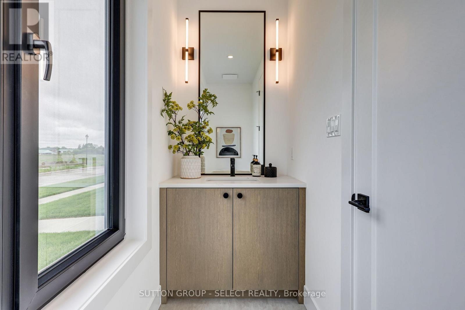 2 Five Stakes Street, Southwold, ON - Indoor Photo Showing Other Room