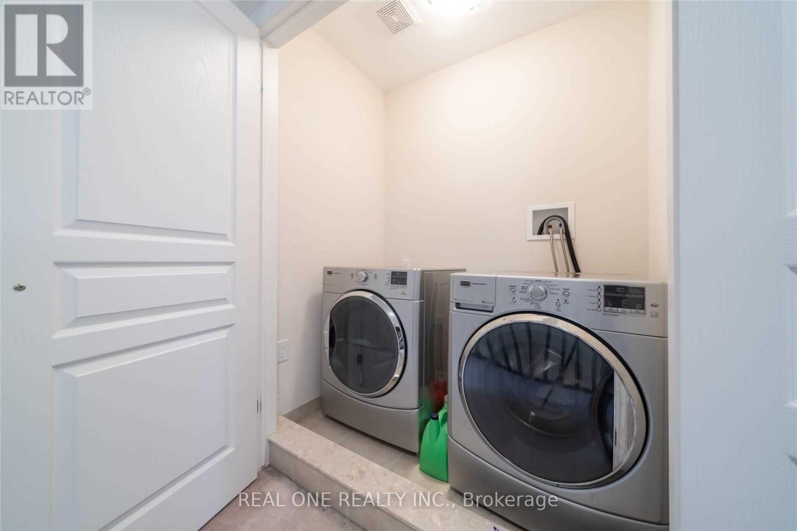 34 House Lane, Hamilton, ON - Indoor Photo Showing Laundry Room
