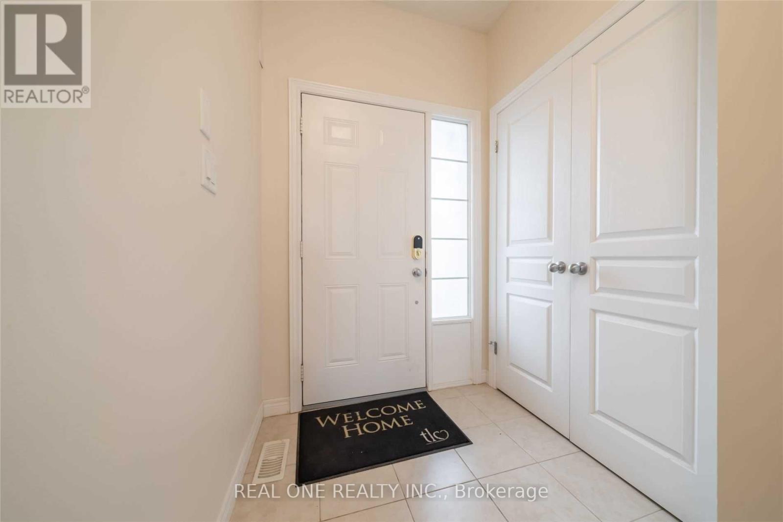 34 House Lane, Hamilton, ON - Indoor Photo Showing Other Room