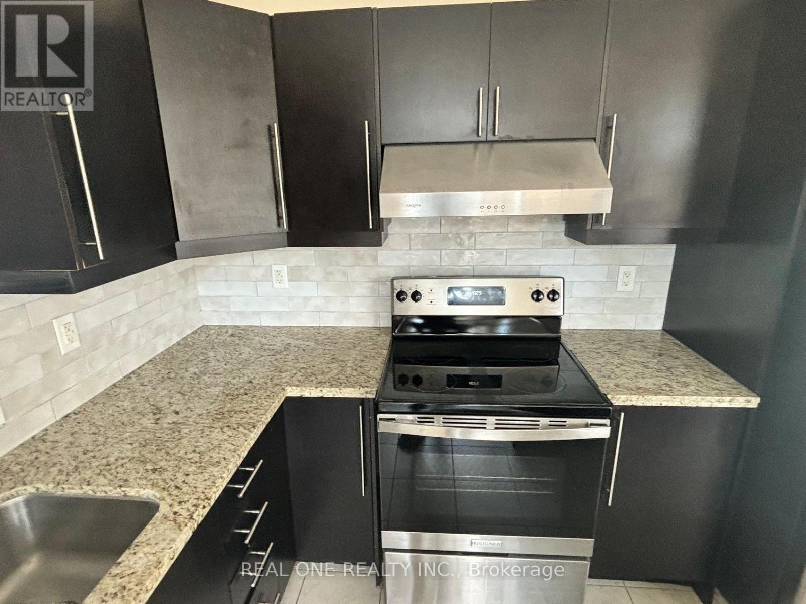 34 House Lane, Hamilton, ON - Indoor Photo Showing Kitchen With Upgraded Kitchen
