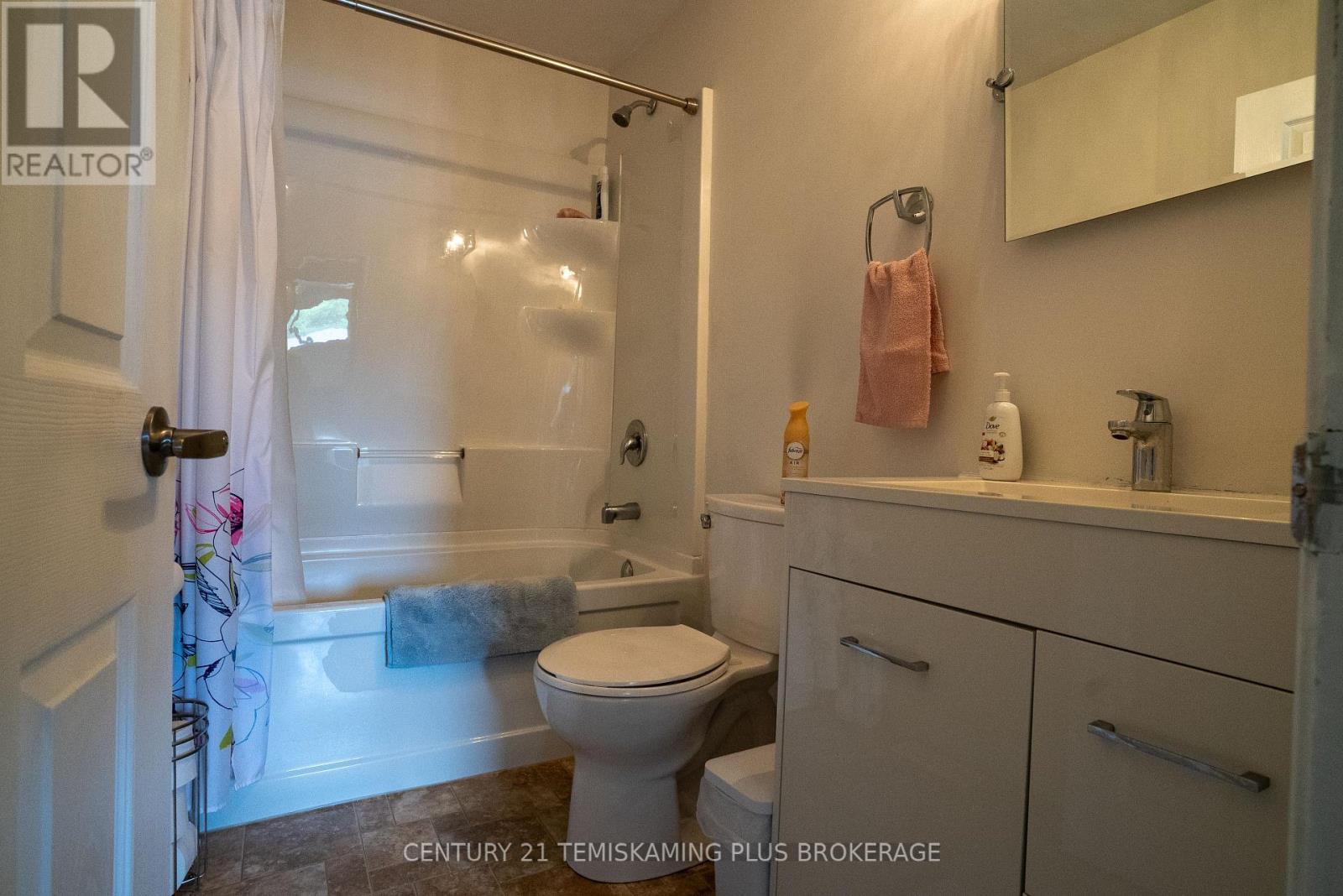 242 Bruce Street, Temiskaming Shores (Haileybury), ON - Indoor Photo Showing Bathroom