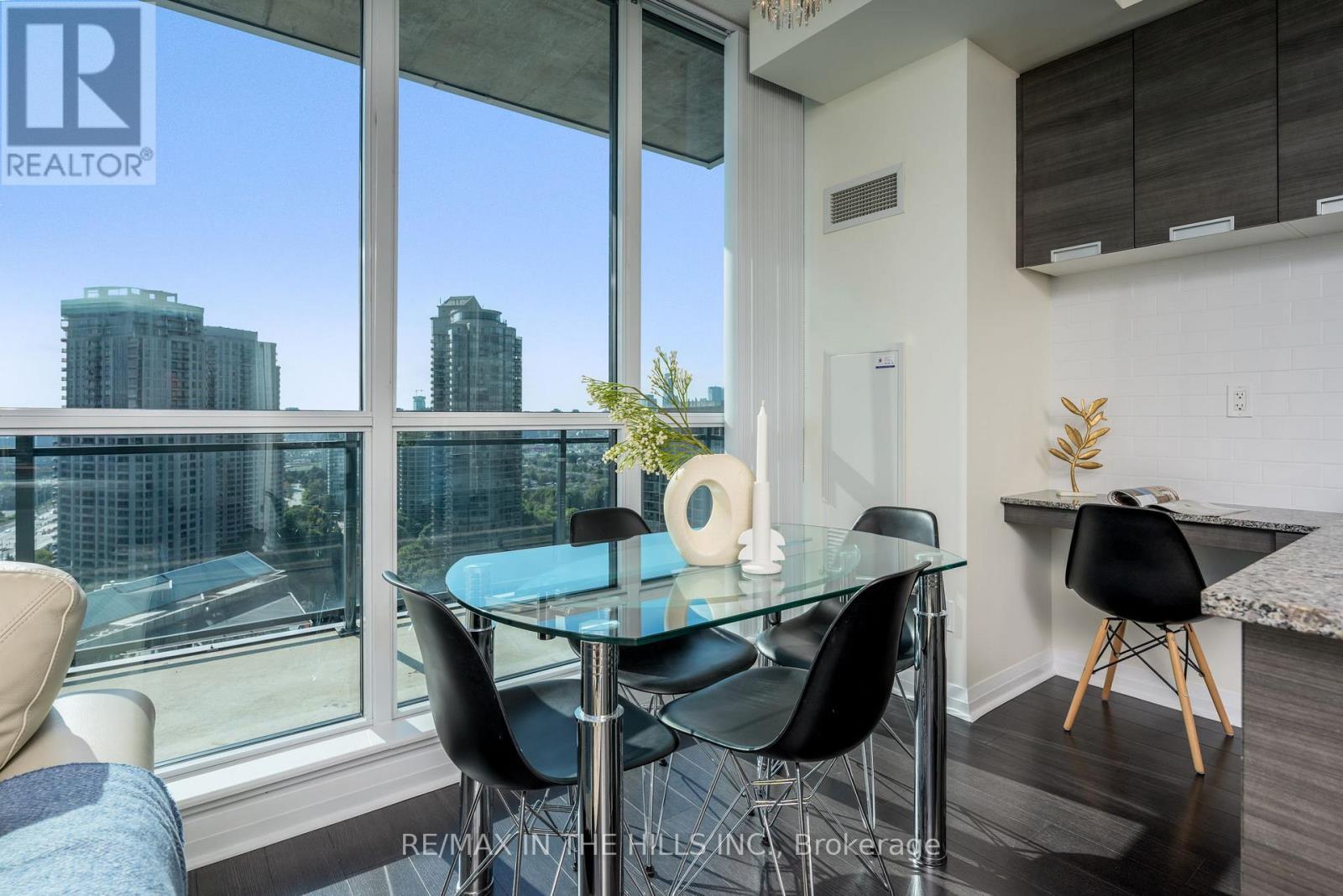 2007 - 55 Eglinton Avenue W, Mississauga, ON - Indoor Photo Showing Dining Room