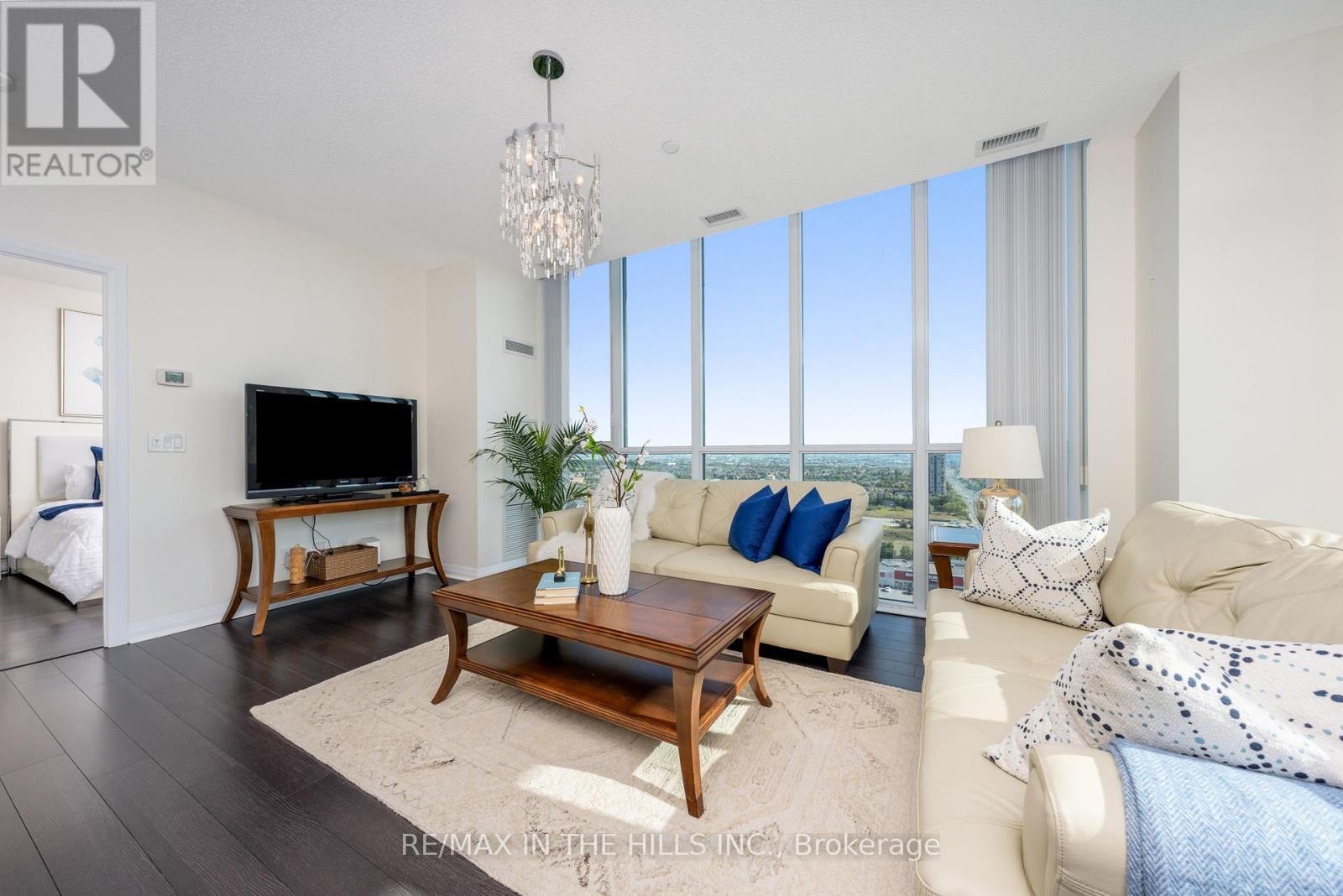 2007 - 55 Eglinton Avenue W, Mississauga, ON - Indoor Photo Showing Living Room