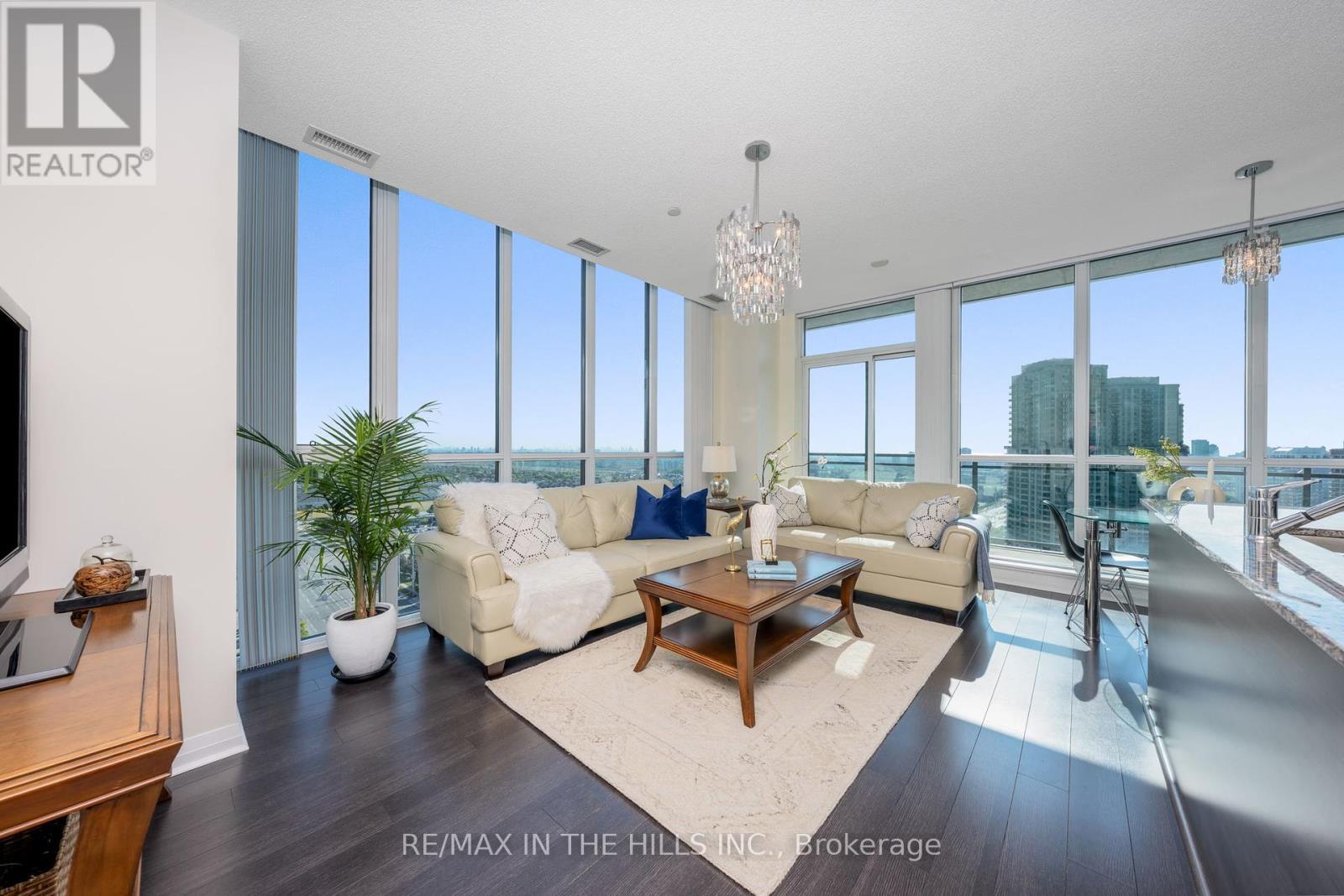 2007 - 55 Eglinton Avenue W, Mississauga, ON - Indoor Photo Showing Living Room