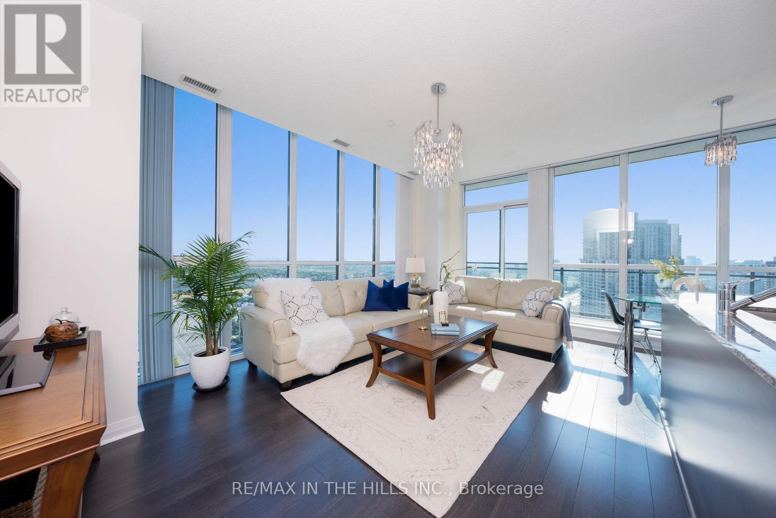 2007 - 55 Eglinton Avenue W, Mississauga, ON - Indoor Photo Showing Living Room
