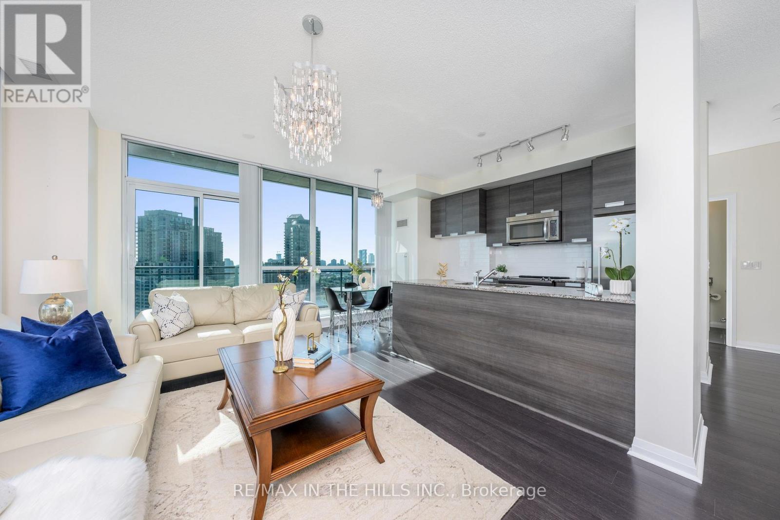 2007 - 55 Eglinton Avenue W, Mississauga, ON - Indoor Photo Showing Living Room