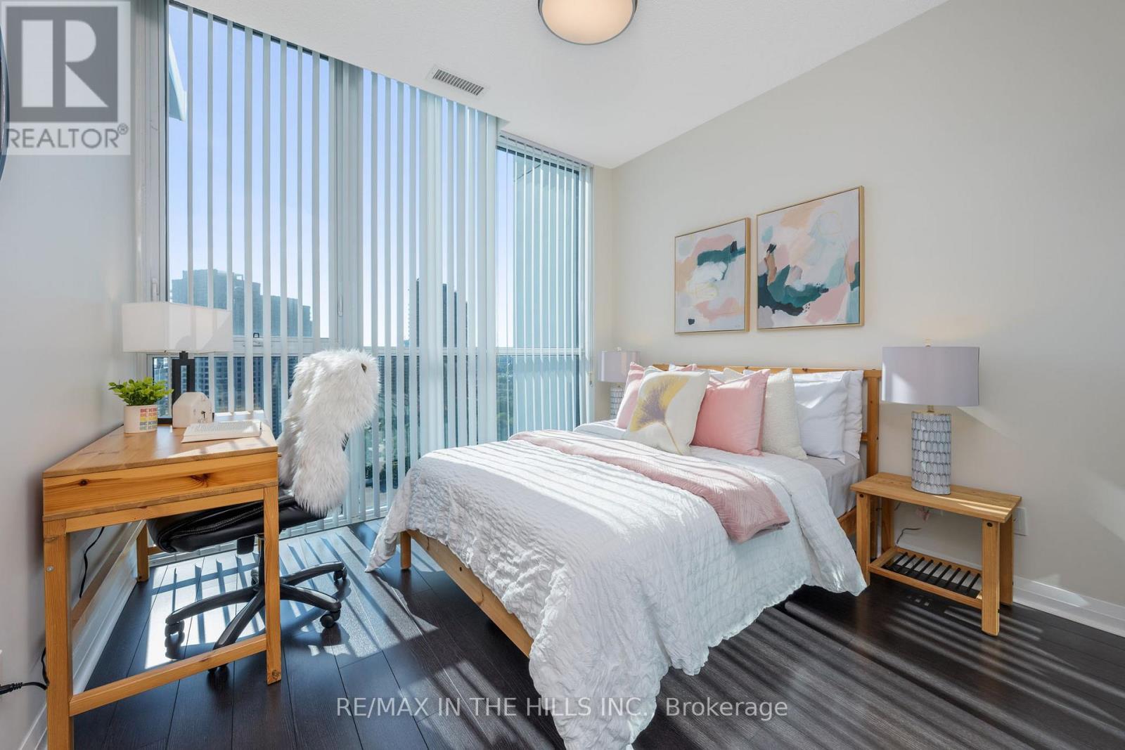 2007 - 55 Eglinton Avenue W, Mississauga, ON - Indoor Photo Showing Bedroom