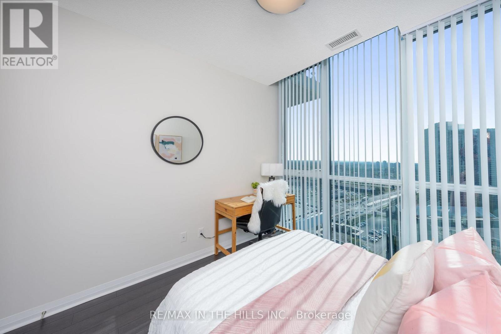 2007 - 55 Eglinton Avenue W, Mississauga, ON - Indoor Photo Showing Bedroom