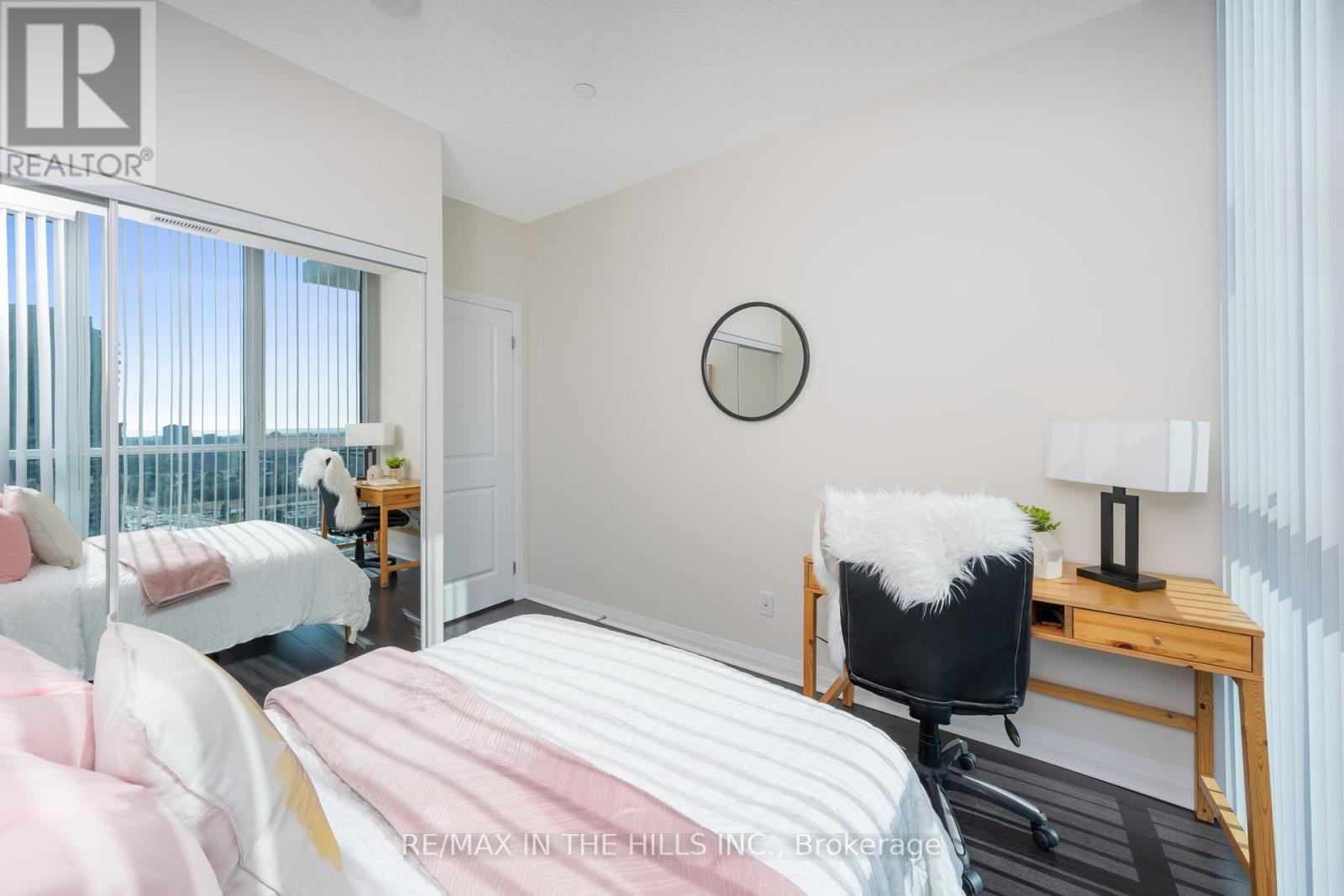 2007 - 55 Eglinton Avenue W, Mississauga, ON - Indoor Photo Showing Bedroom