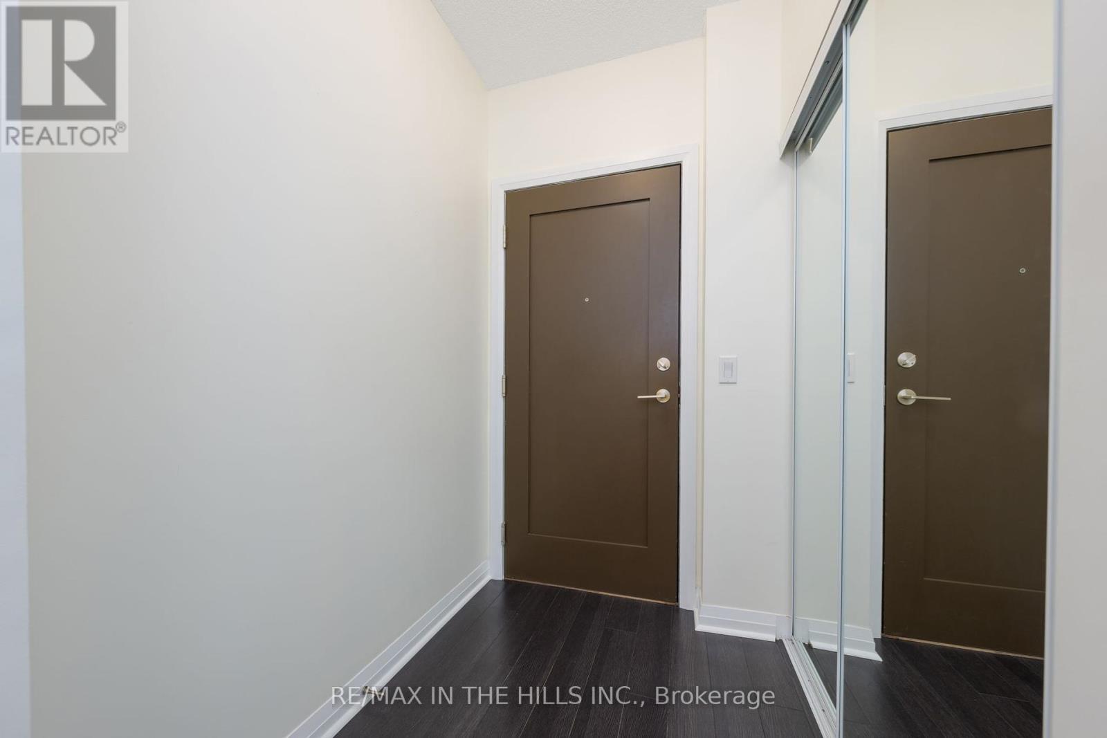 2007 - 55 Eglinton Avenue W, Mississauga, ON - Indoor Photo Showing Other Room