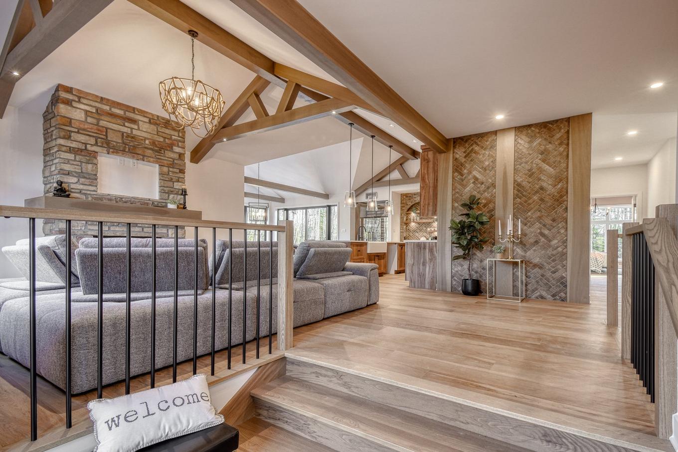 Living room - 180 Rue De L'Artisan, Saint-Colomban, QC - Indoor