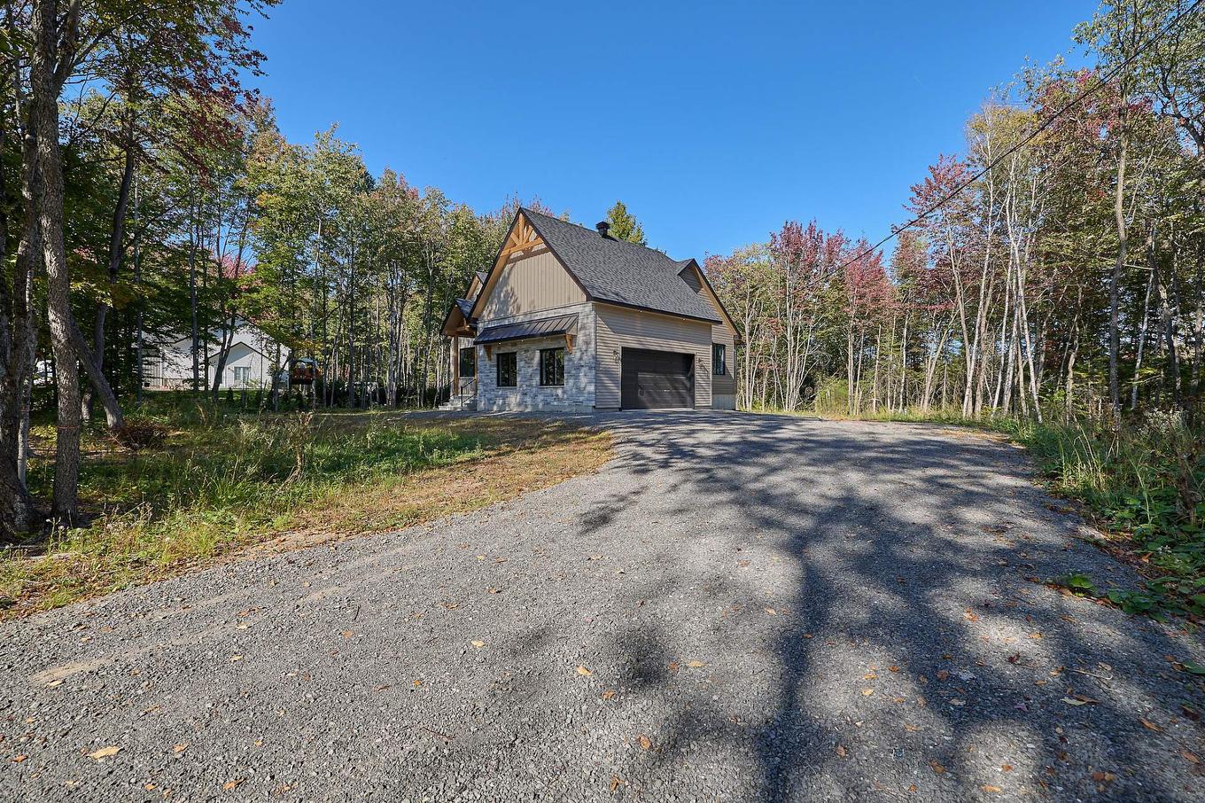 Garage - 180 Rue De L'Artisan, Saint-Colomban, QC - Outdoor