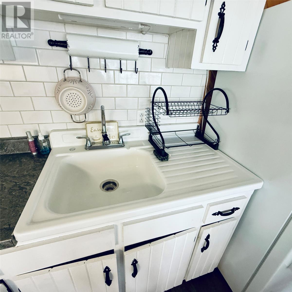 3 Robert Road, South Brook, NL - Indoor Photo Showing Kitchen