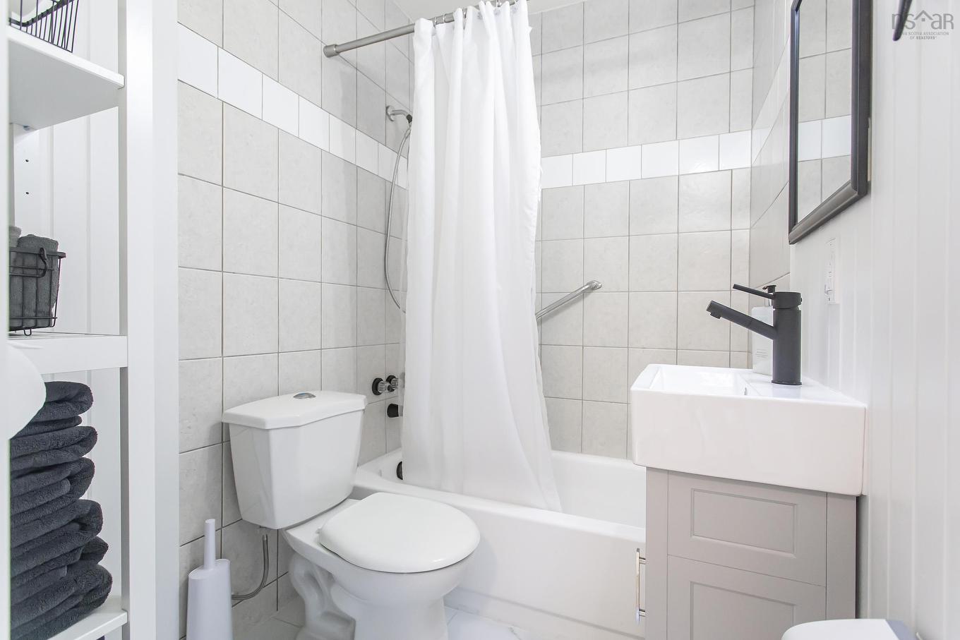 73 Q-12 Road, Lake George, NS