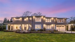 3350 Weald Rd Oak Bay, BC V8R 6E3