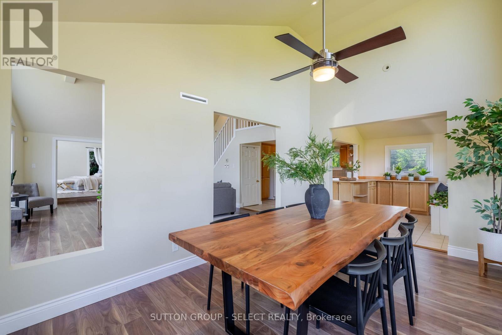 7474 Riverside Drive, Lambton Shores (Port Franks), ON - Indoor Photo Showing Dining Room
