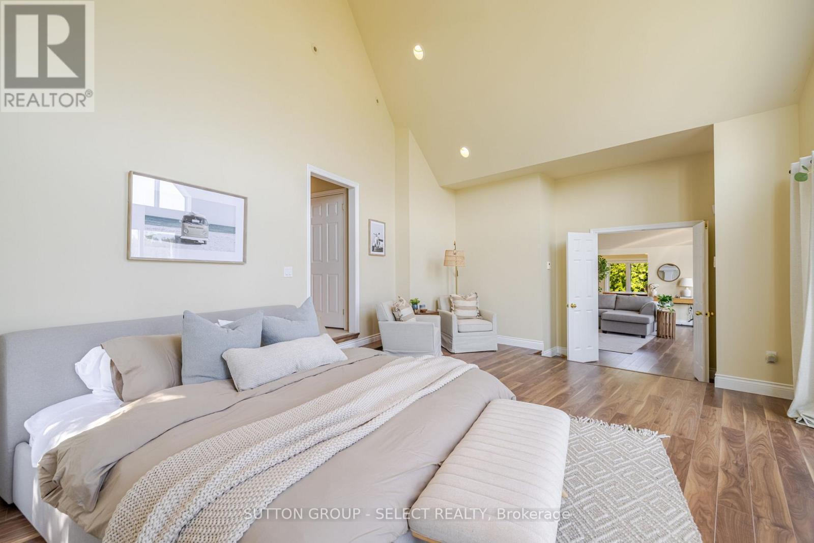 7474 Riverside Drive, Lambton Shores (Port Franks), ON - Indoor Photo Showing Bedroom