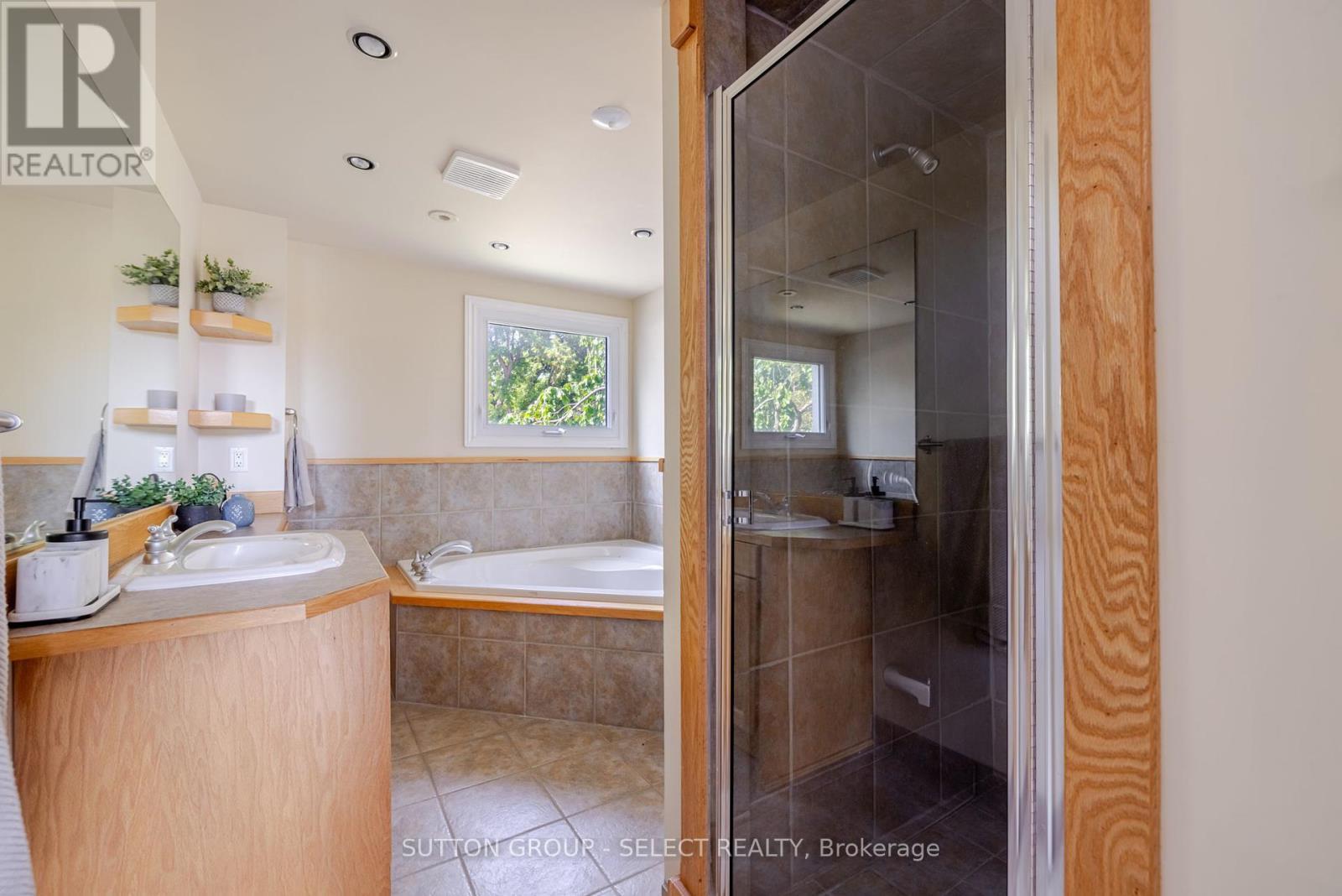 7474 Riverside Drive, Lambton Shores (Port Franks), ON - Indoor Photo Showing Bathroom
