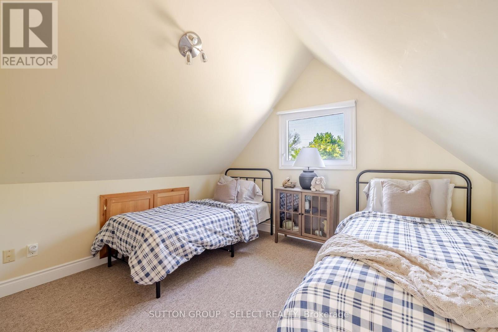 7474 Riverside Drive, Lambton Shores (Port Franks), ON - Indoor Photo Showing Bedroom
