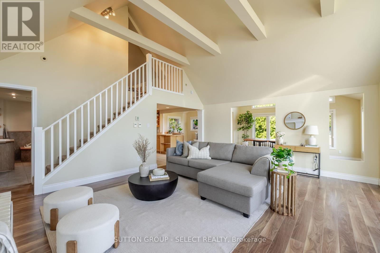 7474 Riverside Drive, Lambton Shores (Port Franks), ON - Indoor Photo Showing Living Room