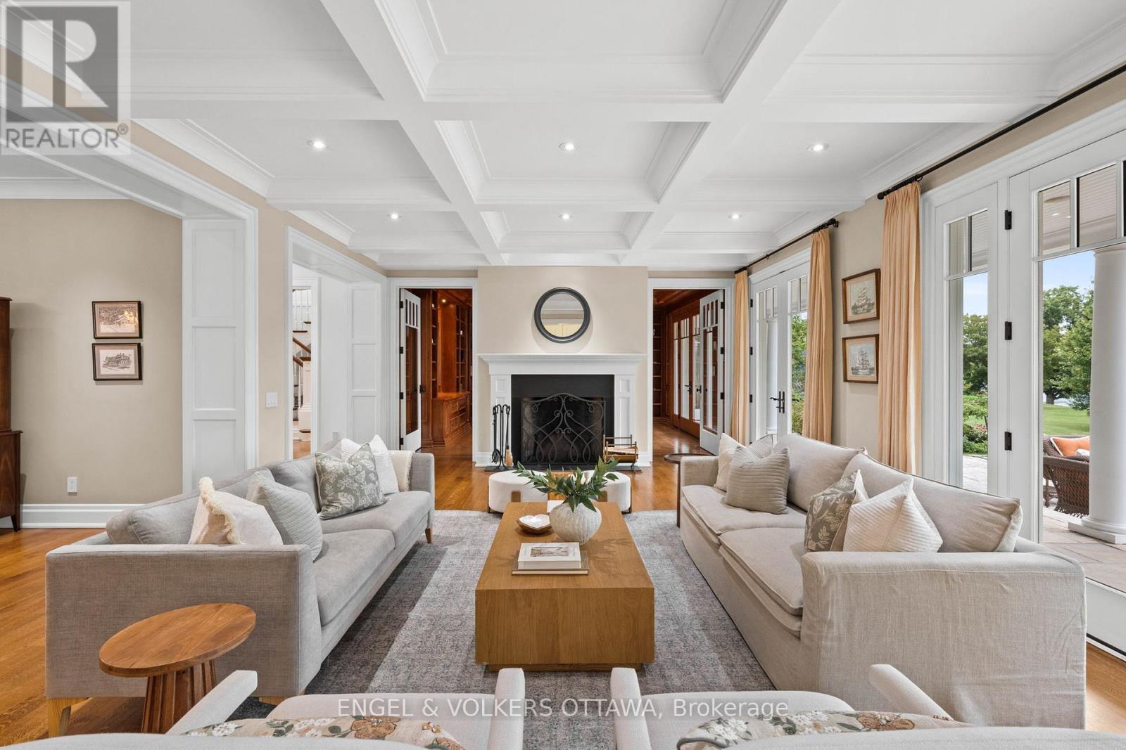 6029 Rideau Valley Drive N, Ottawa, ON - Indoor Photo Showing Living Room