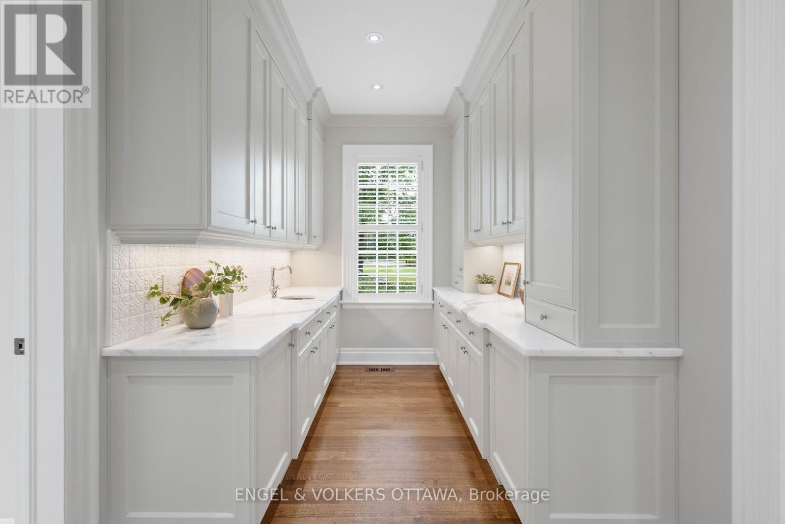 6029 Rideau Valley Drive N, Ottawa, ON - Indoor