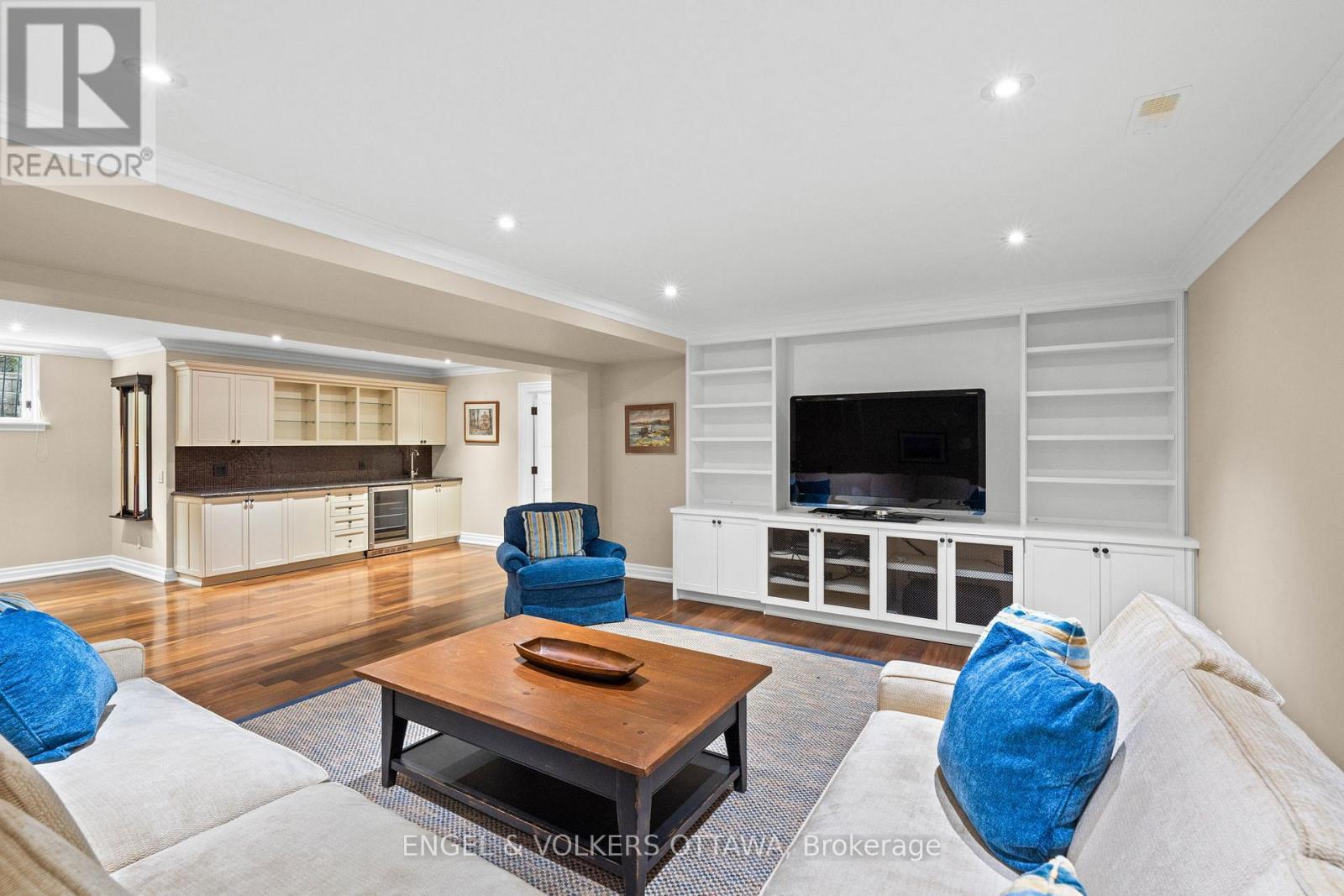 6029 Rideau Valley Drive N, Ottawa, ON - Indoor Photo Showing Living Room