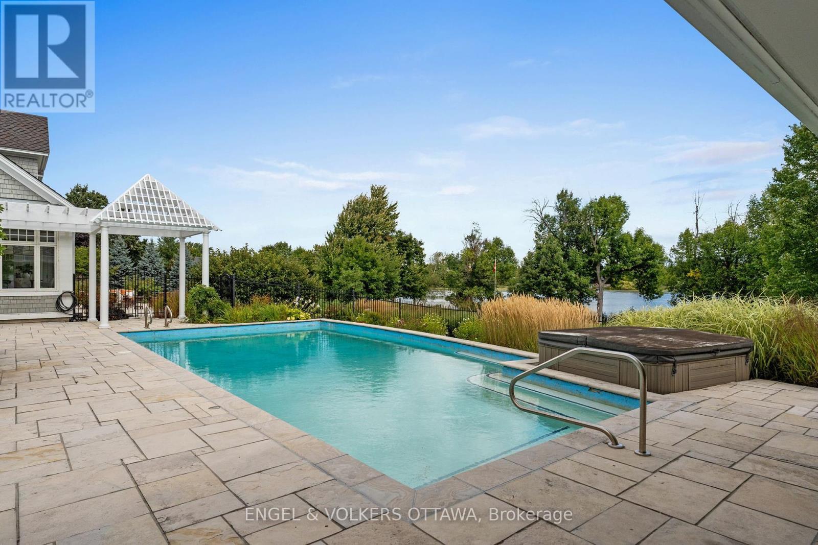 6029 Rideau Valley Drive N, Ottawa, ON - Outdoor With In Ground Pool With Backyard