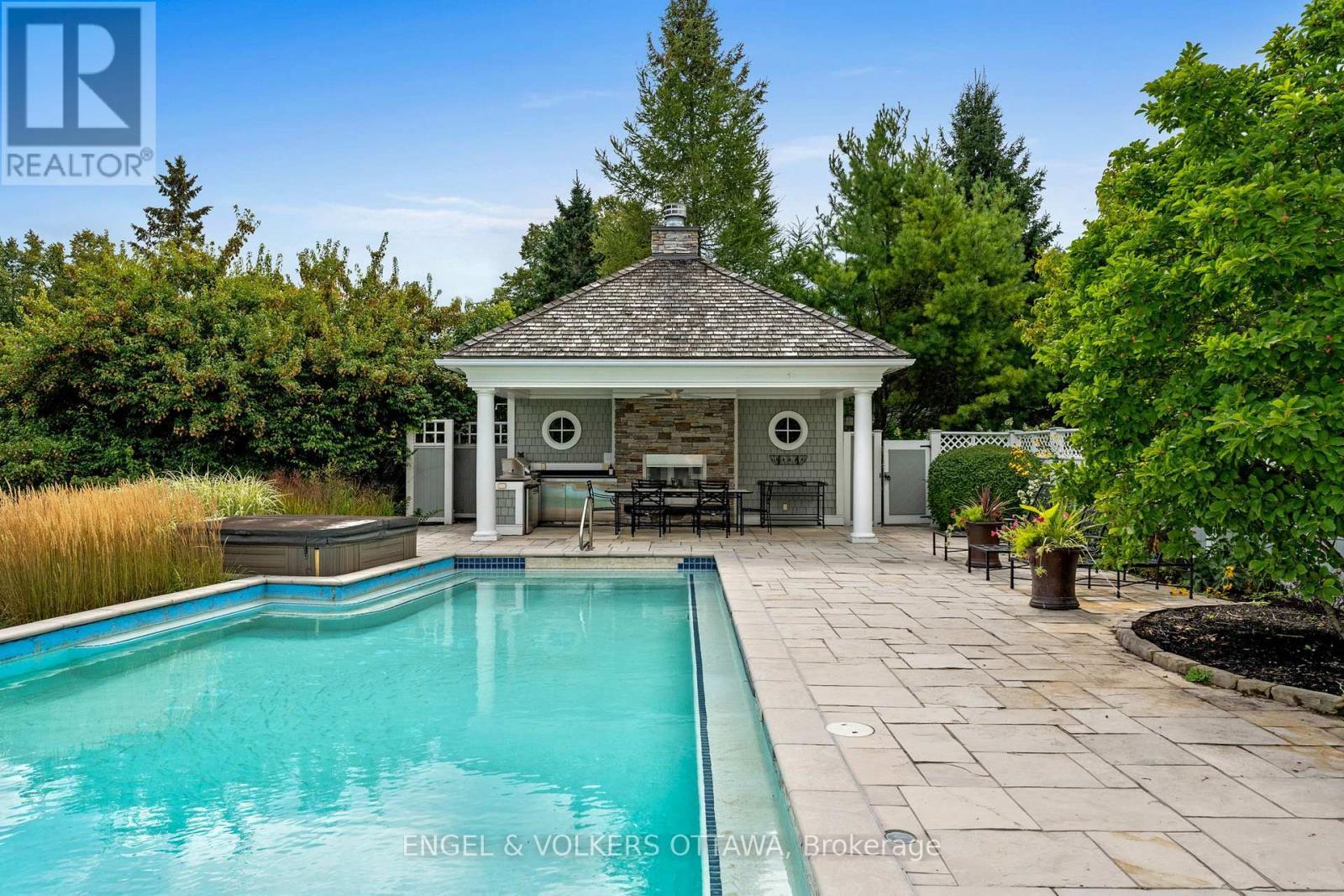 6029 Rideau Valley Drive N, Ottawa, ON - Outdoor With In Ground Pool With Backyard