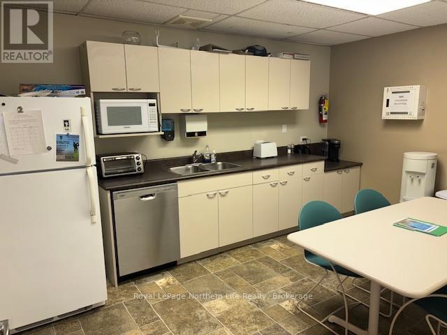 301 - 1350 Fisher Street, North Bay (Central), ON