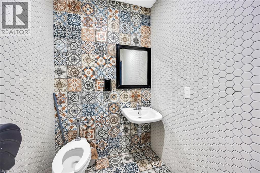 737 Barton Street E, Hamilton, ON