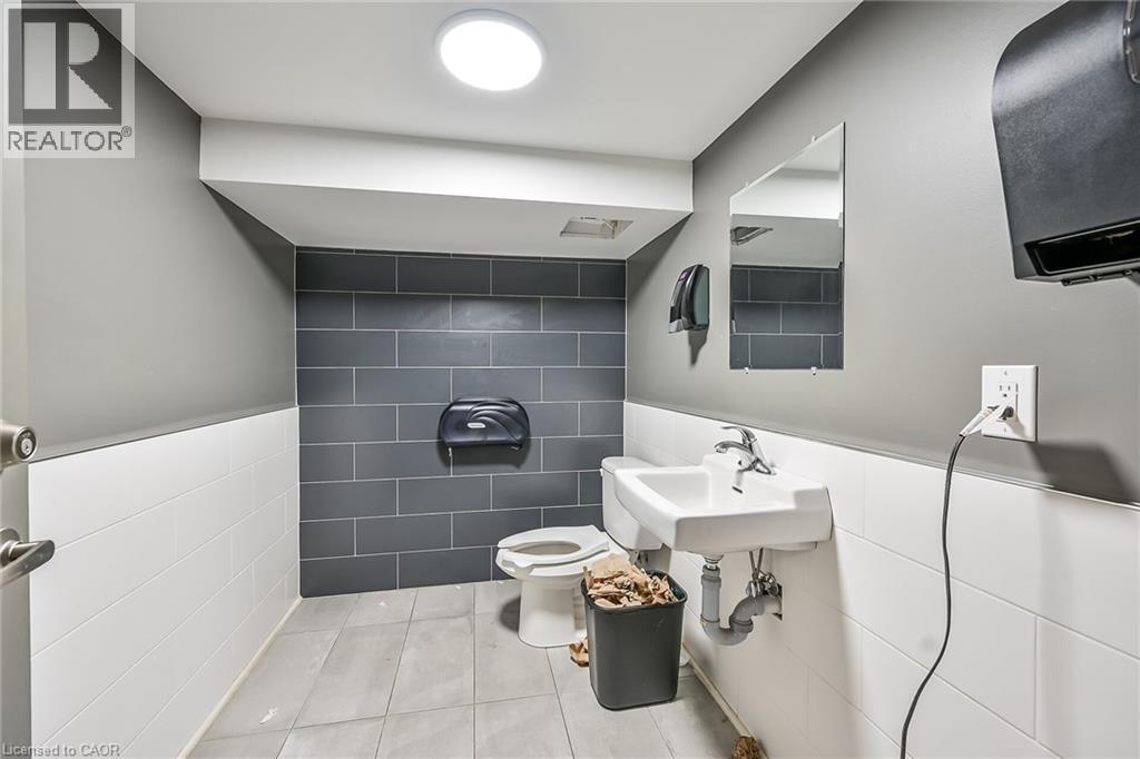 737 Barton Street E, Hamilton, ON