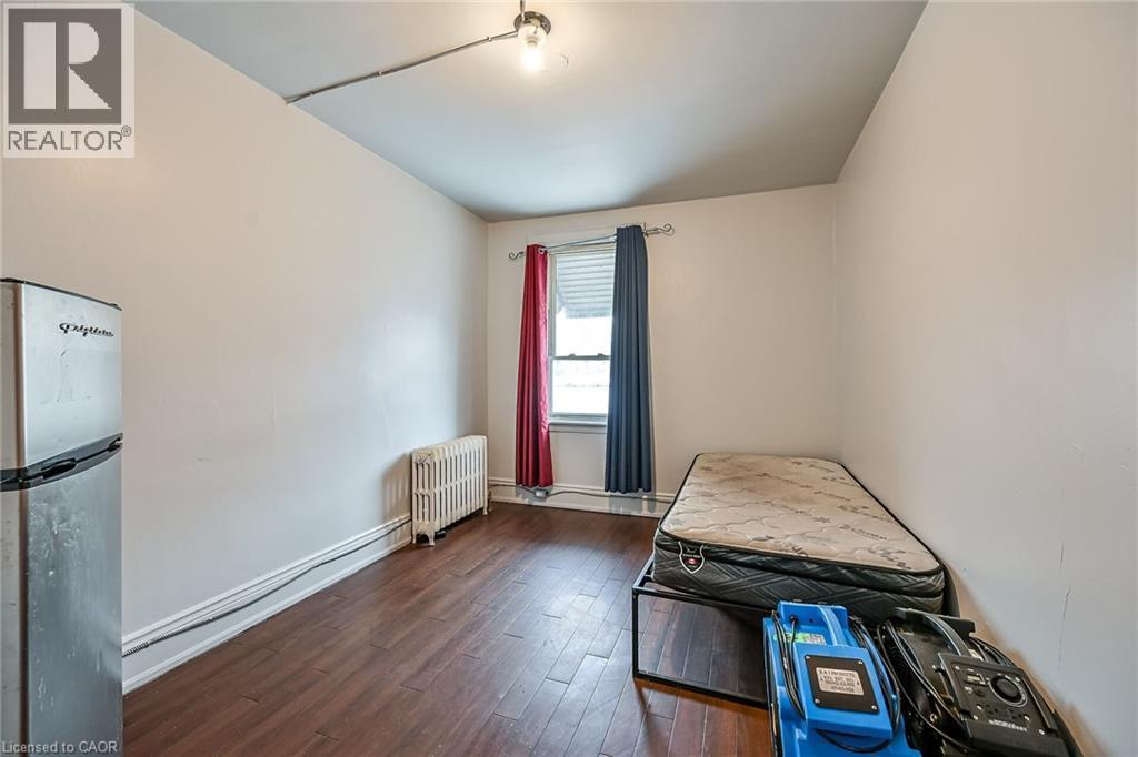 737 Barton Street E, Hamilton, ON