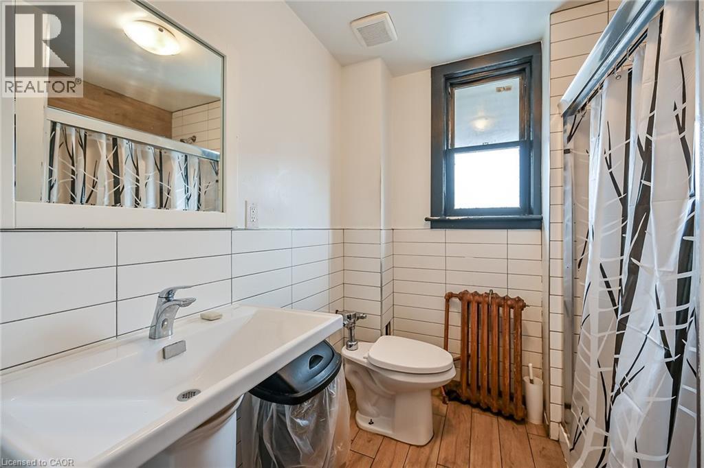 737 Barton Street E, Hamilton, ON