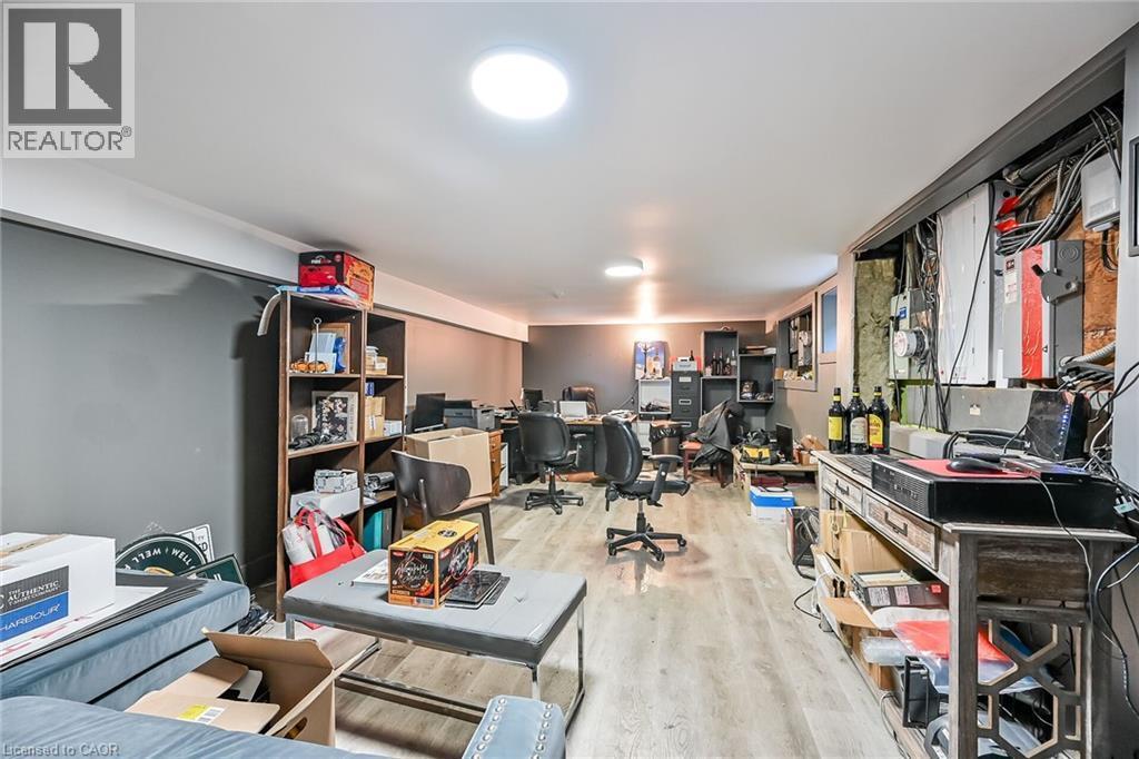 737 Barton Street E, Hamilton, ON