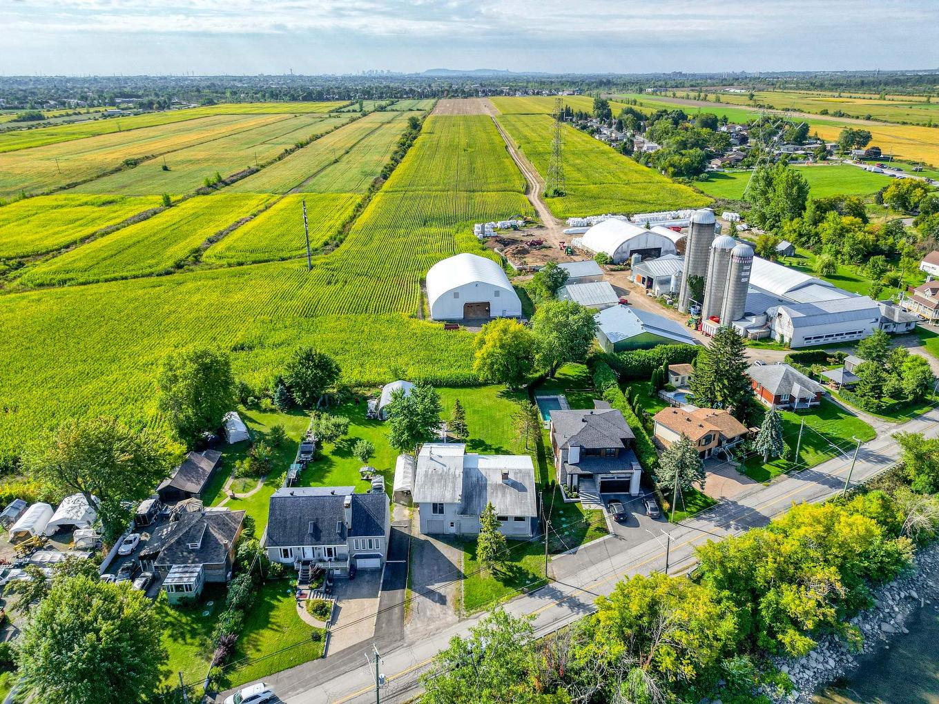 Photo aérienne - 8310 Boul. Des Mille-Îles, Laval (Saint-François), QC - Outdoor With View
